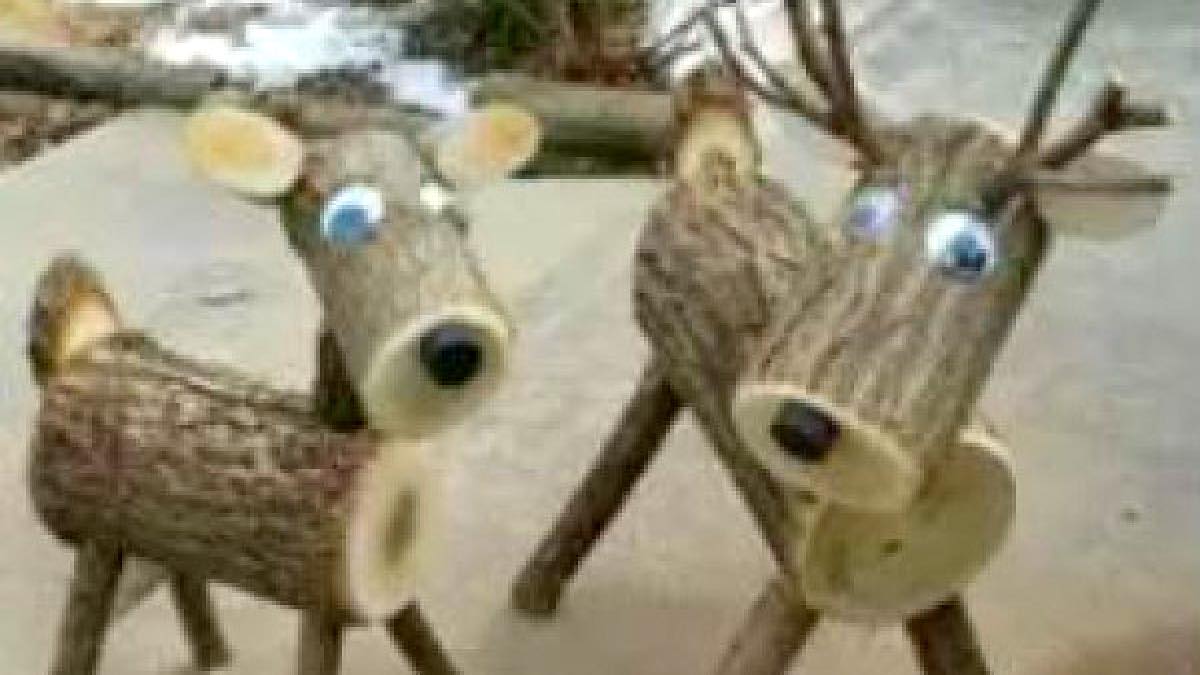 How to make a wooden reindeer from logs