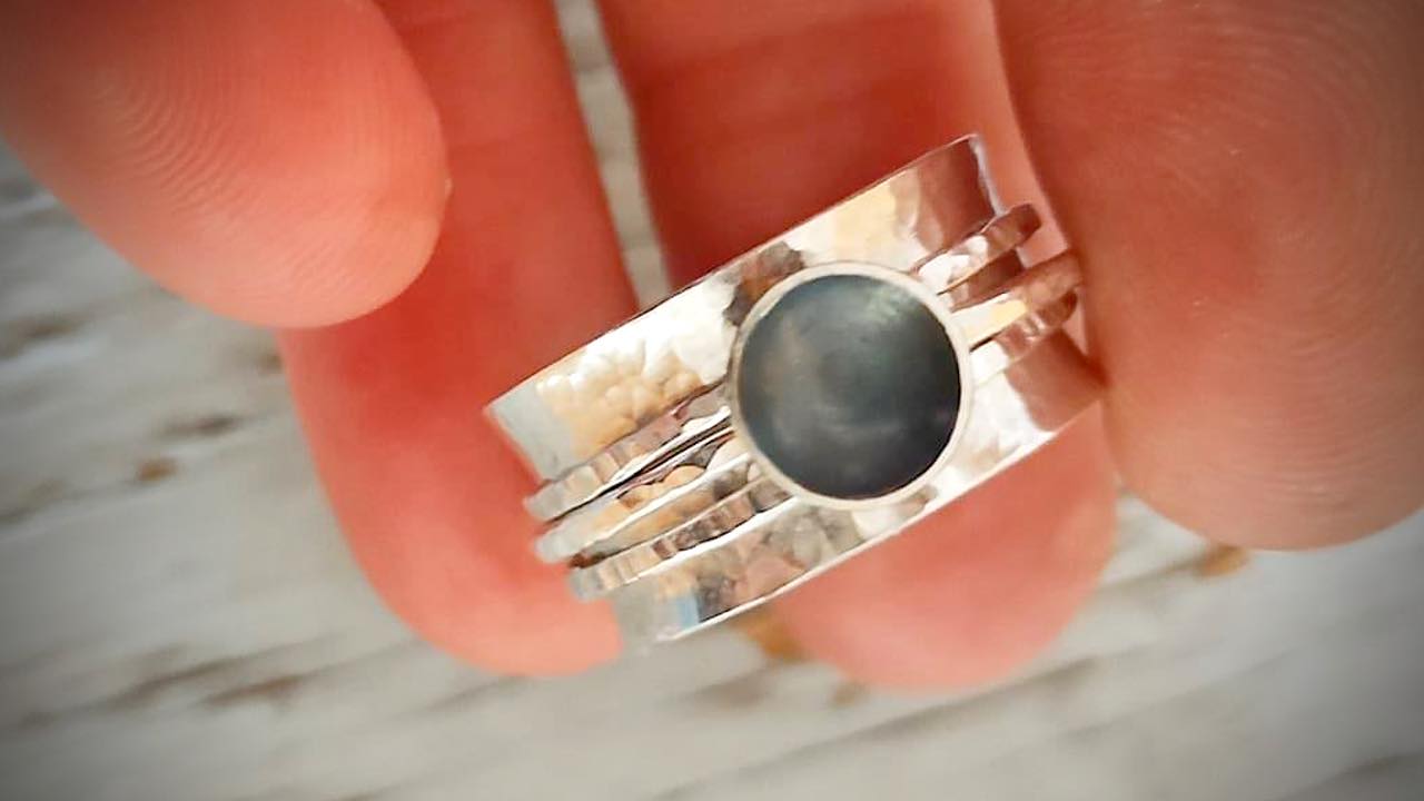 Make a Luna triple silver spinning ring